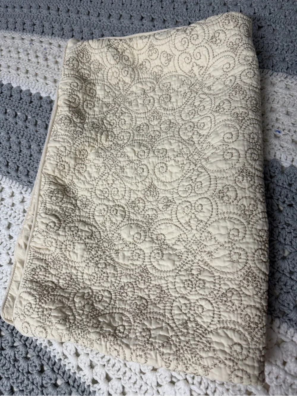 Royal Heritage Home Cream Quilted Pillow Sham Swirl Stitching 100% Cotton 20”x26